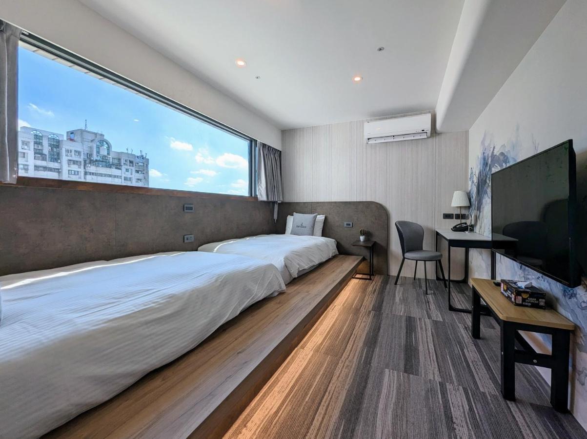 K Hotel - Yizhong 台中市 エクステリア 写真